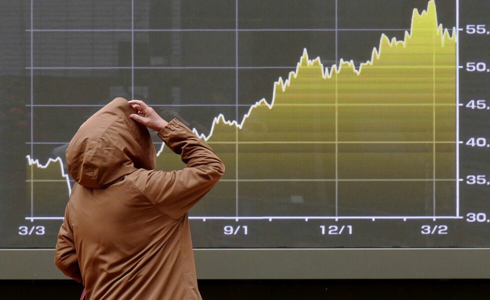 Global shares fall after Trump's Iran threats