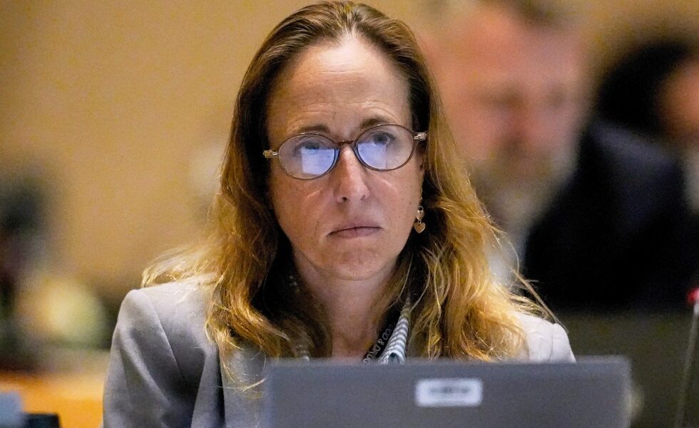 Top FDA official seeks to hire friend pushing new antidepressants warning