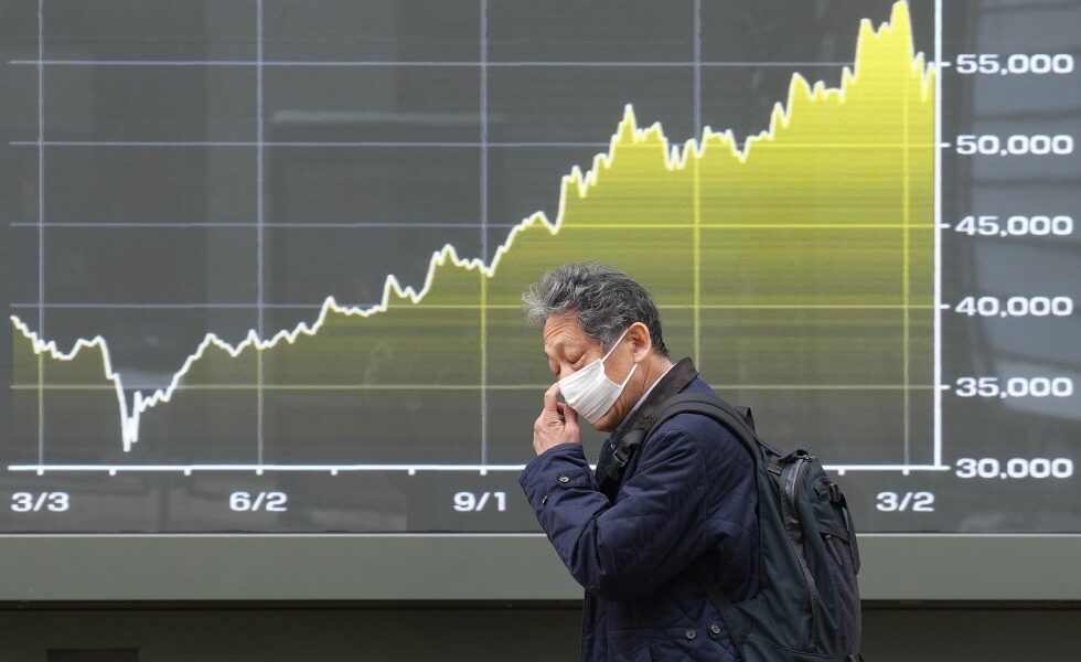 Asian shares decline as oil back to above $100 a barrel