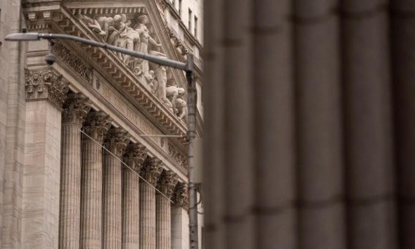 Global markets mixed, Wall Street gains as oil prices soar