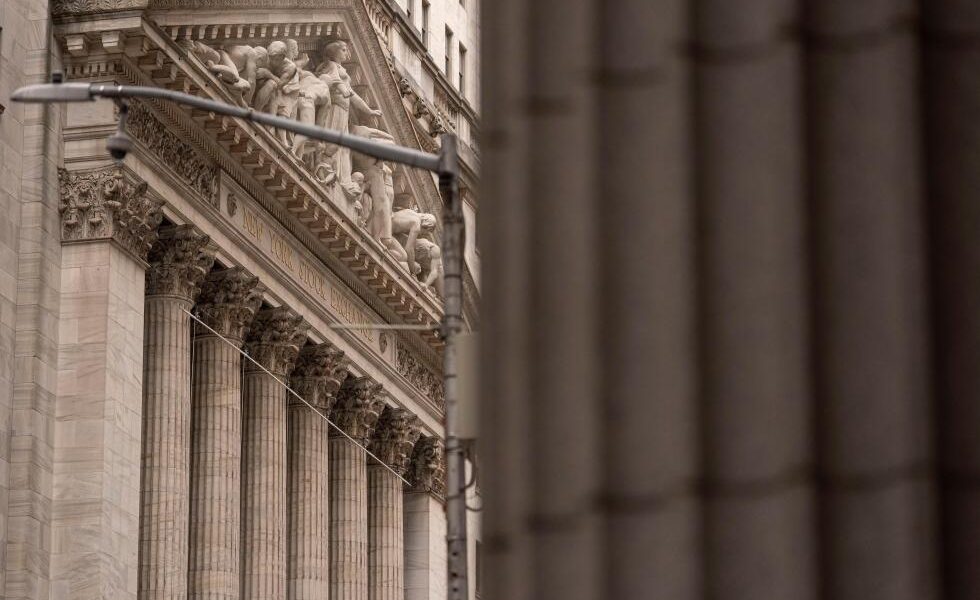 Global markets mixed, Wall Street gains as oil prices soar