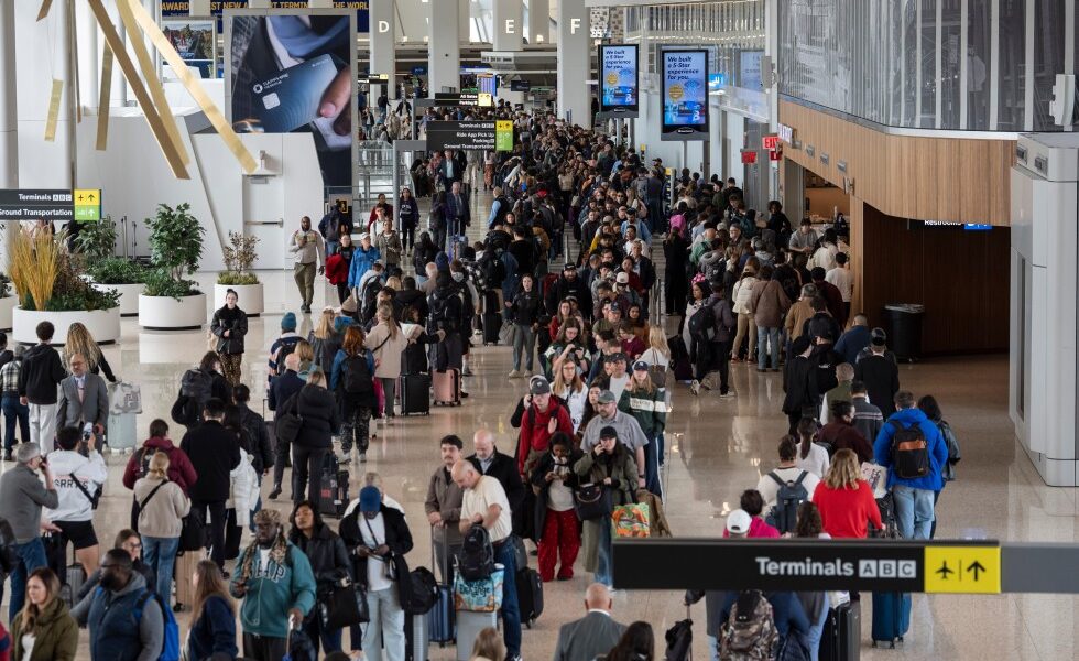 Airport delays build pressure on Congress to end funding shutdown