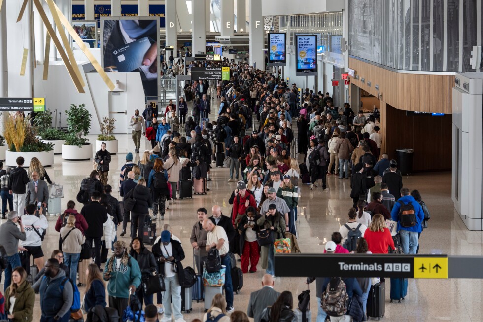 Airport delays build pressure on Congress to end funding shutdown