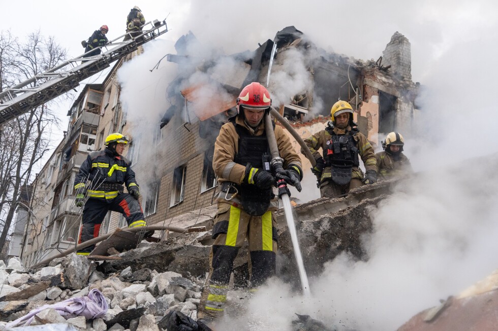 Russian missile hits residential building in Kharkiv, killing 10