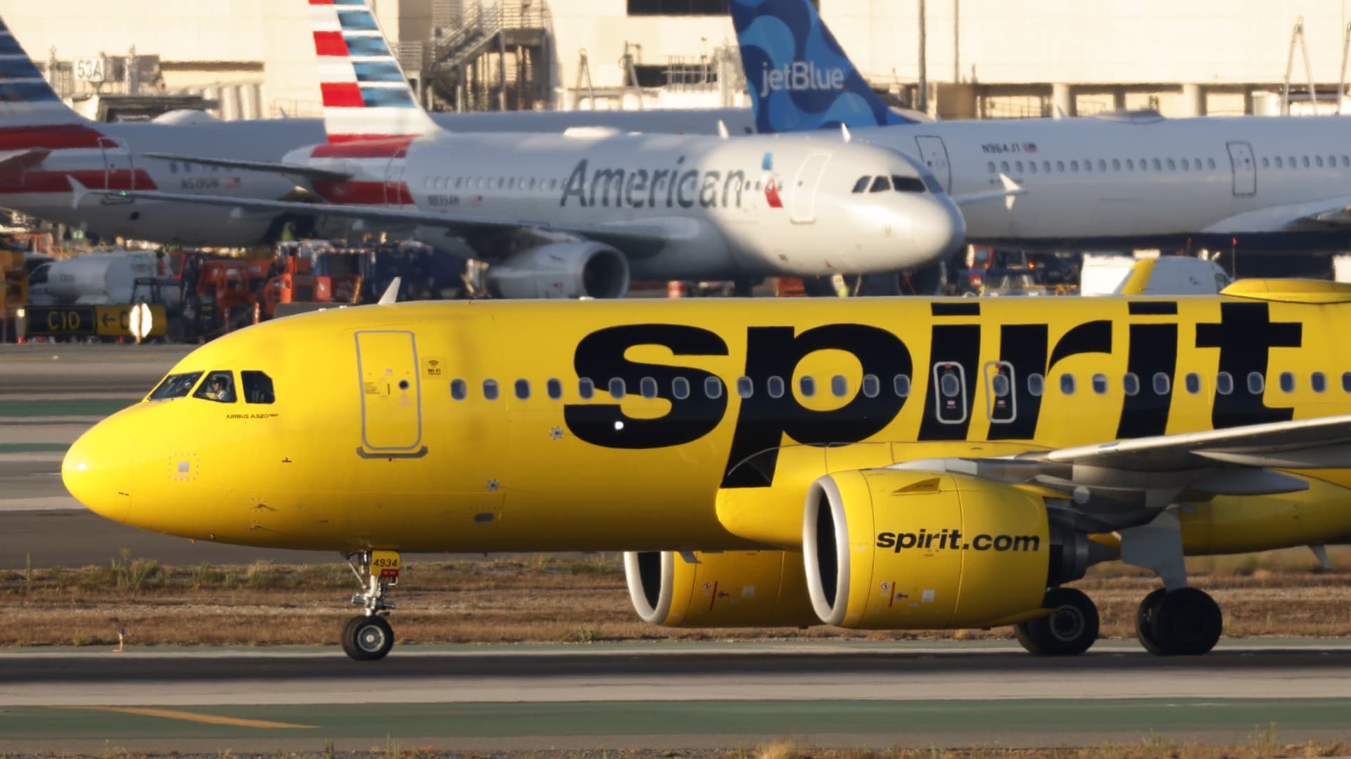 Clock ticks on Spirit Airlines as bondholders weigh Trump bailout