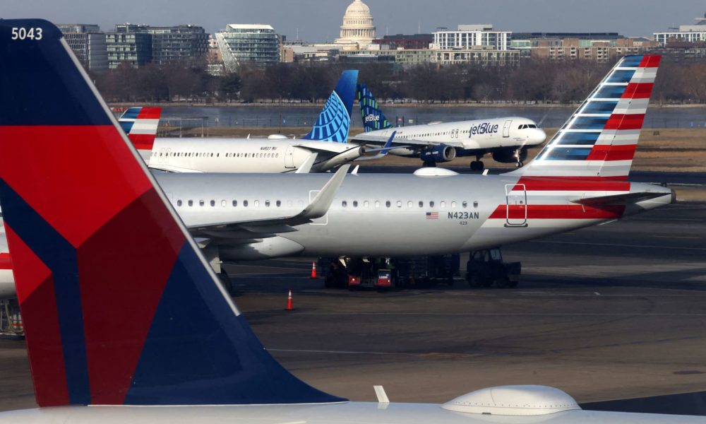 Airline CEOs urged by lawmaker to lower fares if fuel prices come down