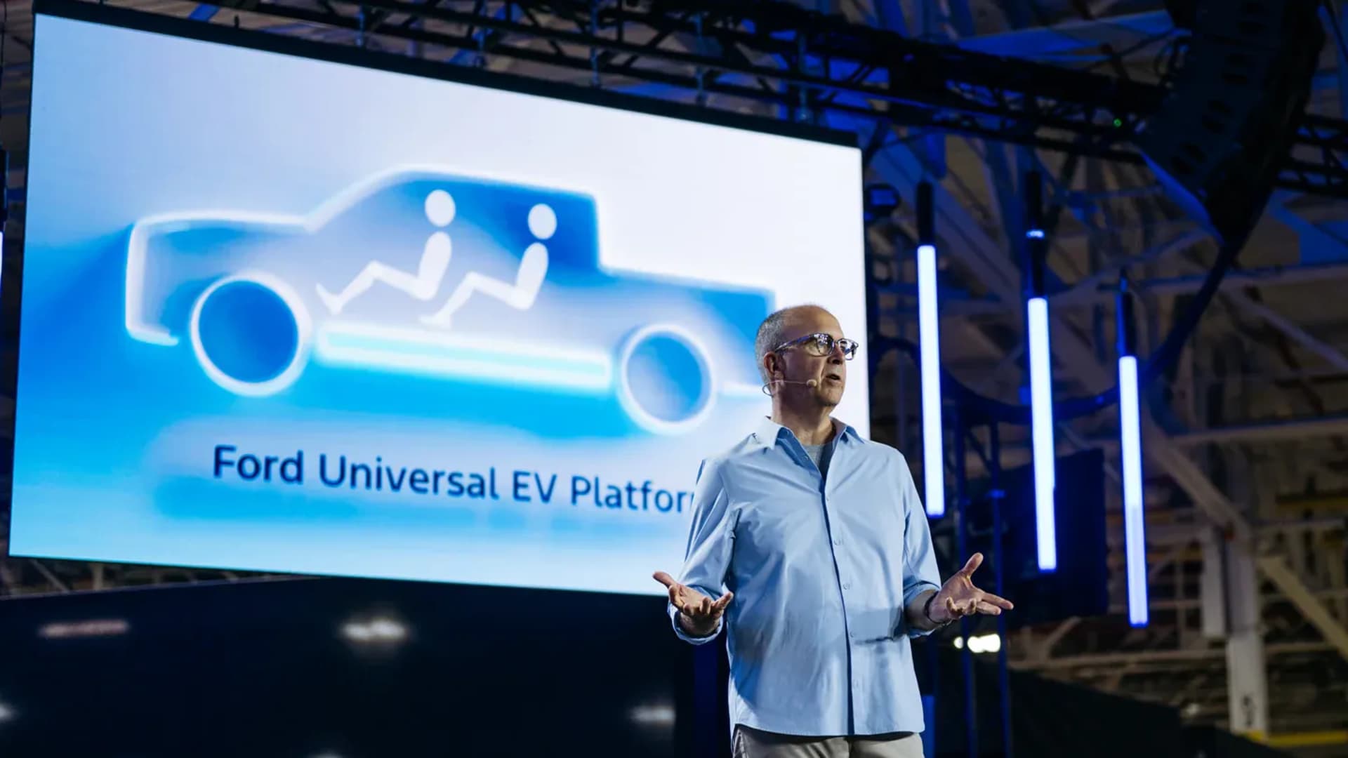 Ford EV leader leaving automaker amid new restructuring efforts