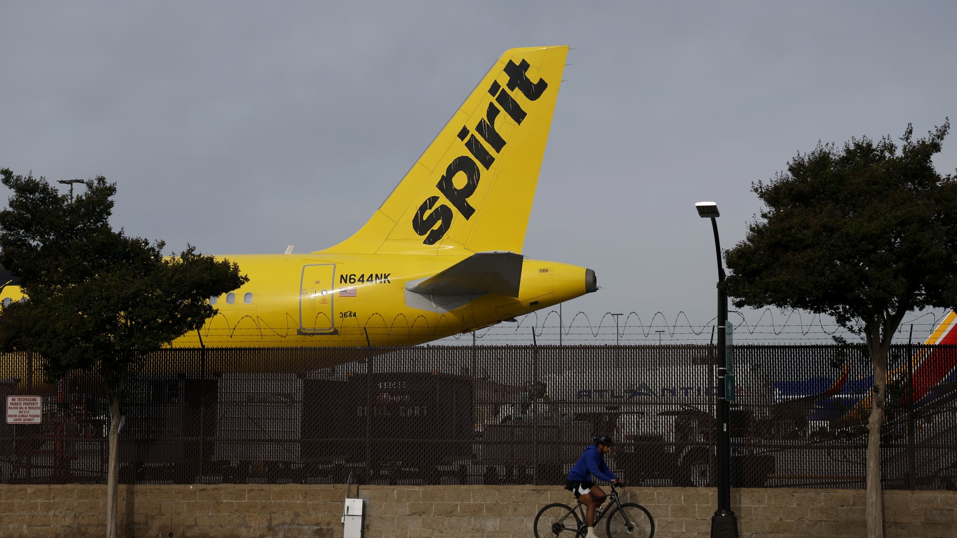 Trump says 'maybe' government should help struggling Spirit Airlines