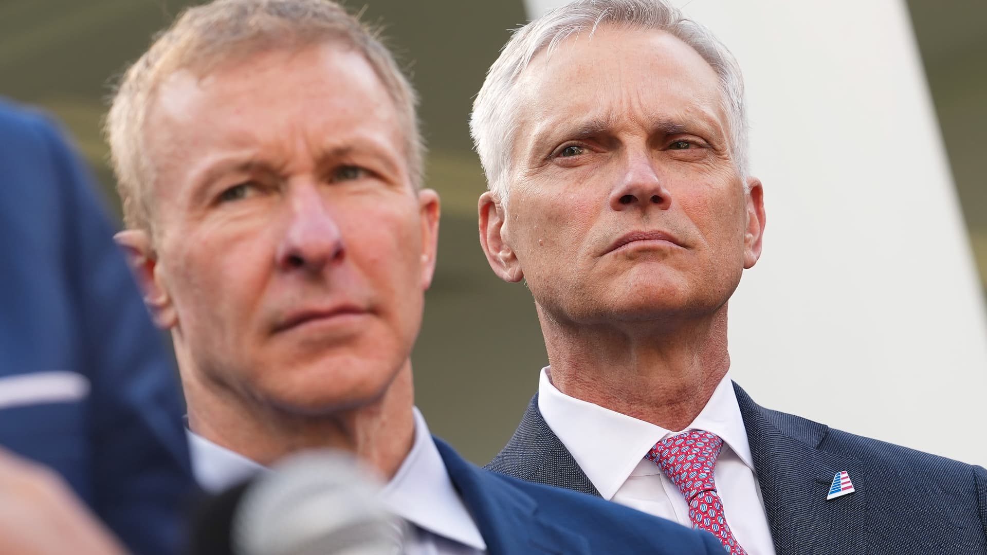 United Airlines CEO says he approached American Airlines about merger