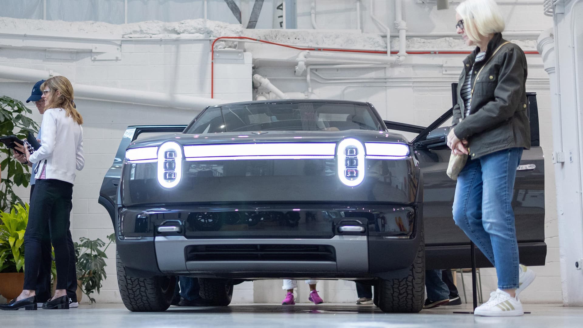 Rivian renegotiates DOE loan down to $4.5 billion, adjusts capacity plans for Georgia plant