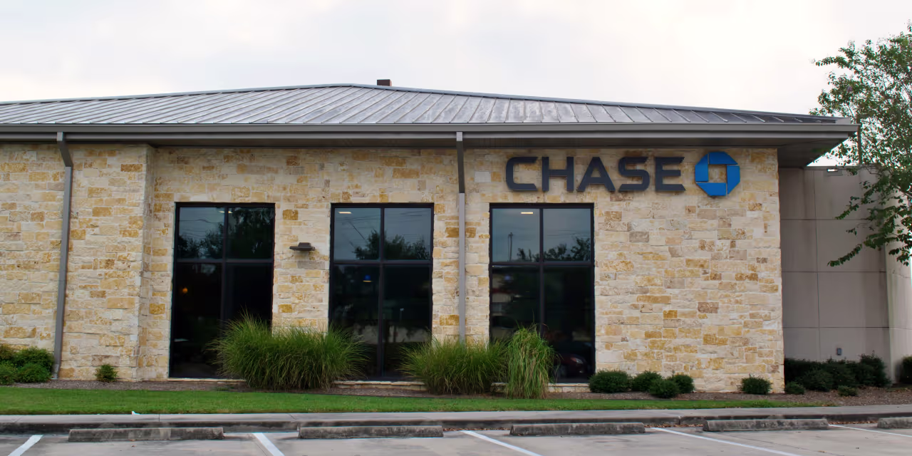 JPMorgan to Hire 1,000 Bankers, Boost Lending in Small Business Push