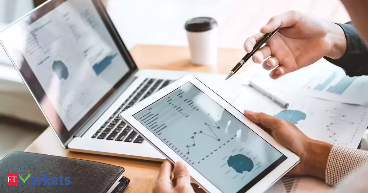 IT takes D-St on a tumble, AI fears pop up on HCL Q4 miss