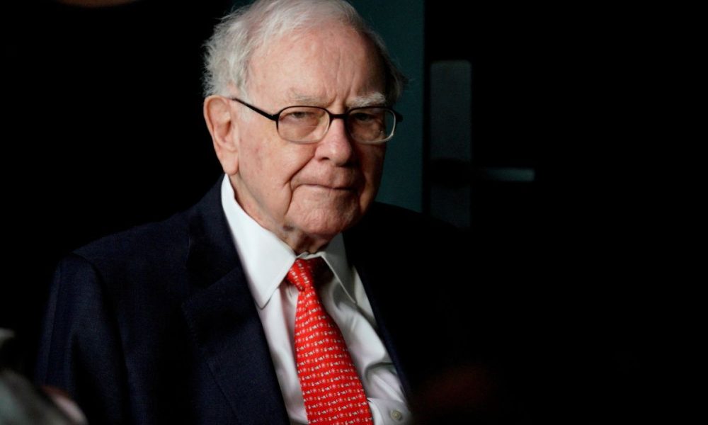 Warren Buffett, CEO of Berkshire Hathaway Inc, pauses while playing bridge as part of the company annual meeting weekend in Omaha, Nebraska U.S. May 6, 2018.