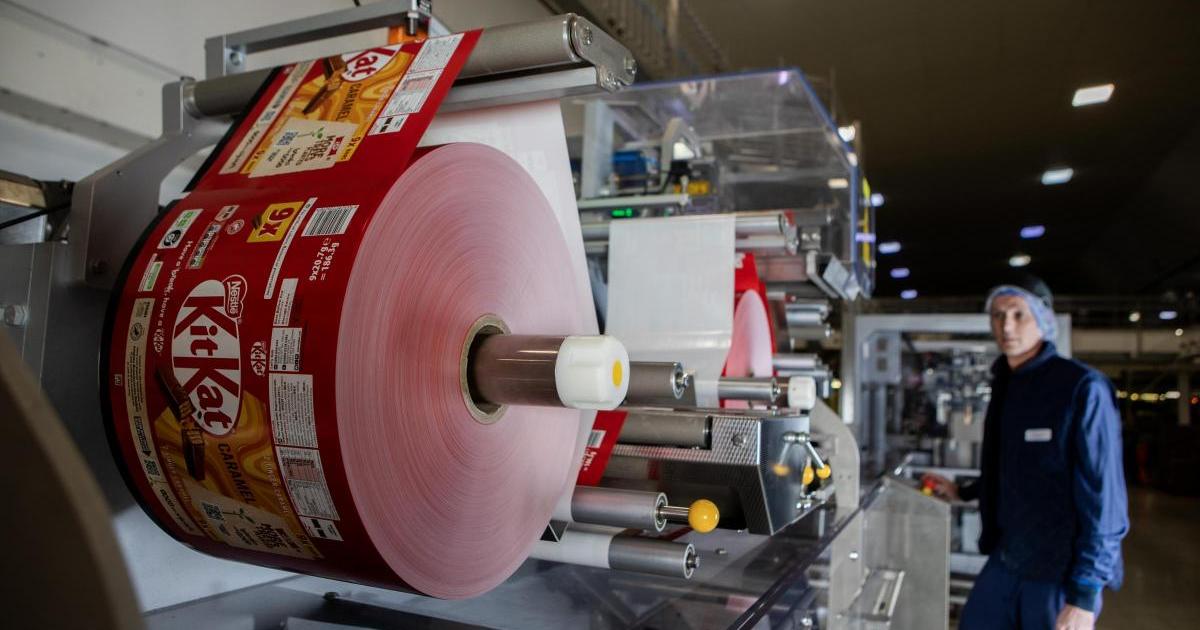 KitKat truck flanked by security convoy in Toronto, Canada