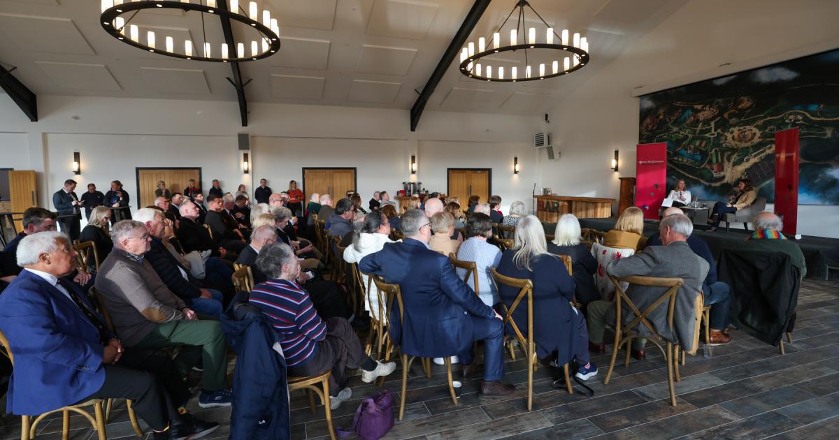 Kim McGuinness holds Mayor Meets event on transport in Bishop Auckland