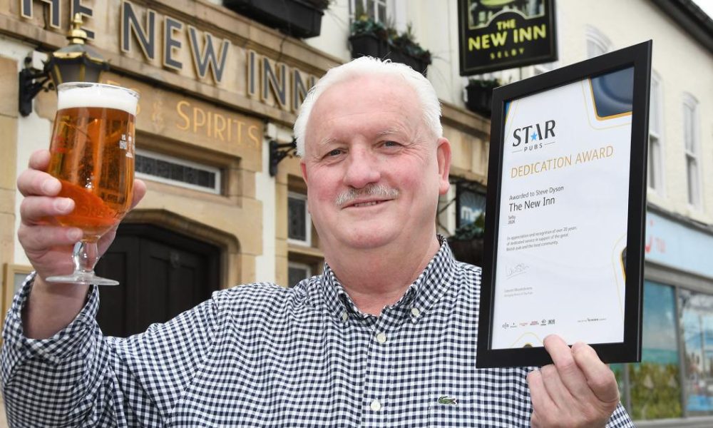 Steve Dyson, landlord of The New Inn, Selby, honoured with award