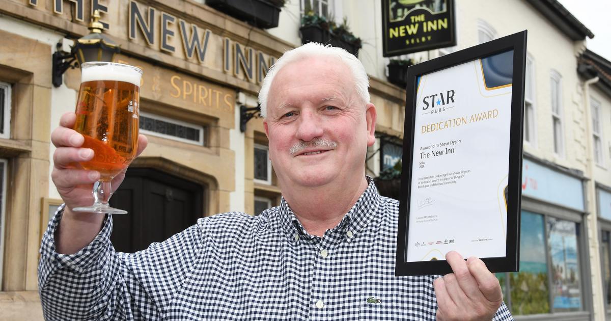 Steve Dyson, landlord of The New Inn, Selby, honoured with award