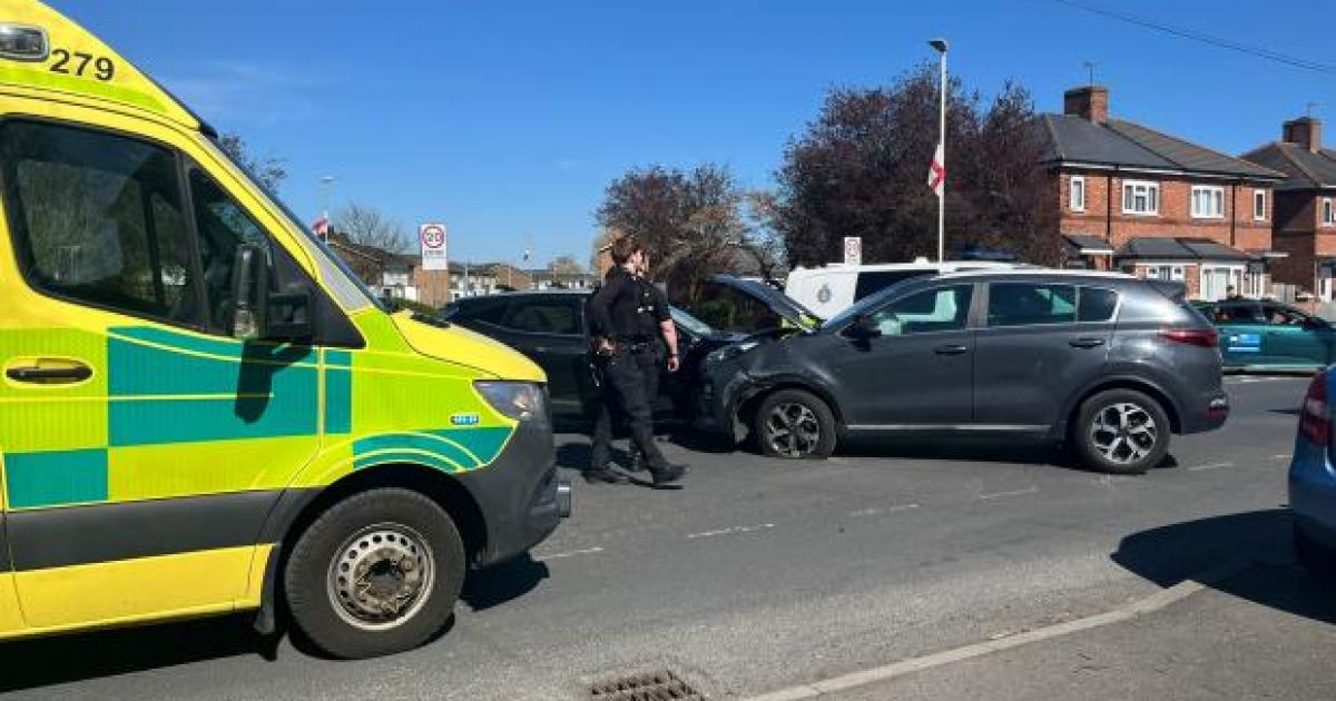 Geneva Road in Darlington closed after two-car crash