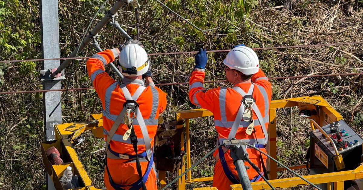 Nexus hiring 11 recruits for Tyne and Wear Metro line work