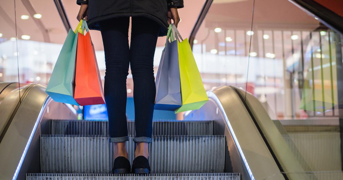 UK clothing chain shuts all shops after administration