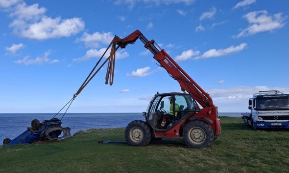 Peugeot 107 car is winched from cliff in Withernsea