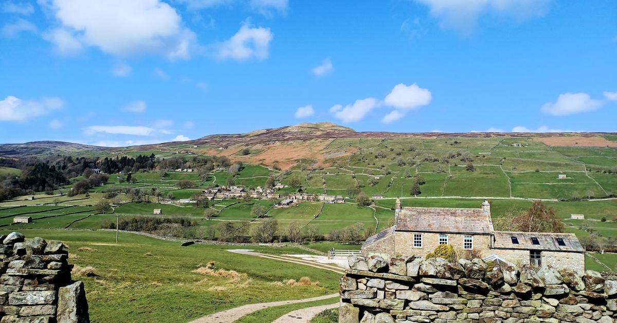 Country walk - lovely views at Reeth and Maiden Castle