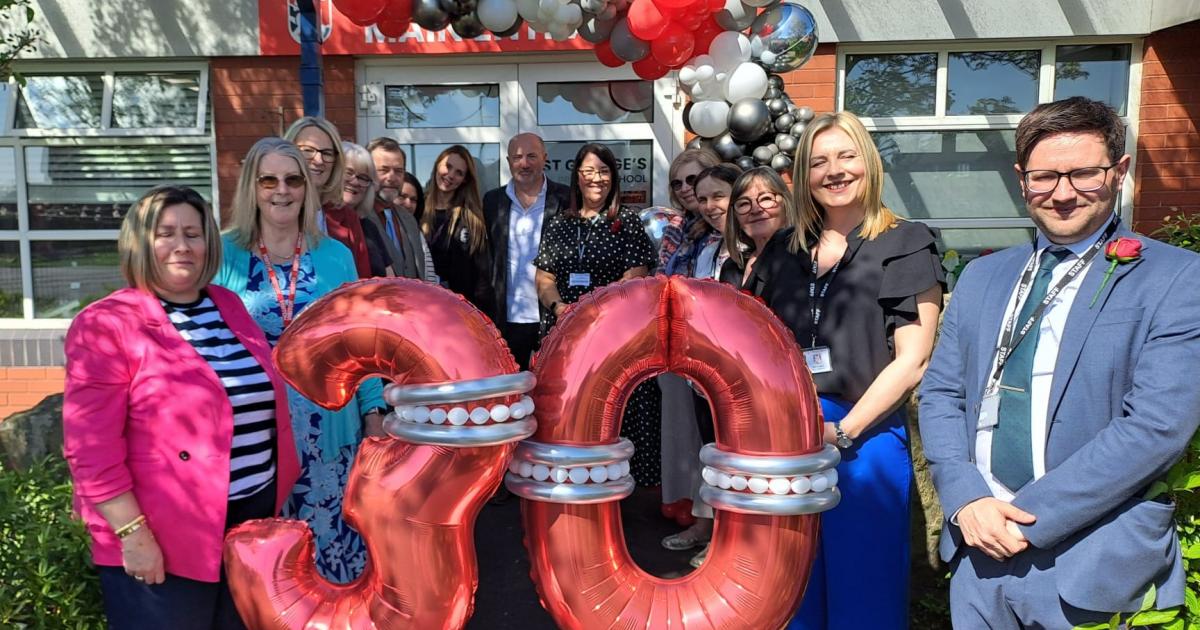 St Georges Primary Westhoughton celebrates 30 years with past staff