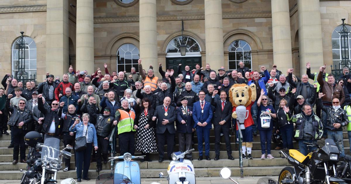 Mods and Rockers join York Inset Scooter Club ride out