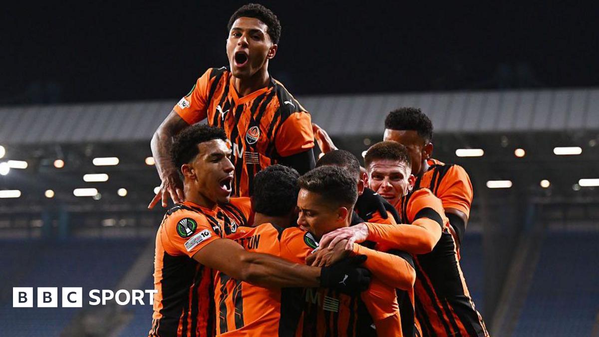 Shakhtar Donetsk celebrate
