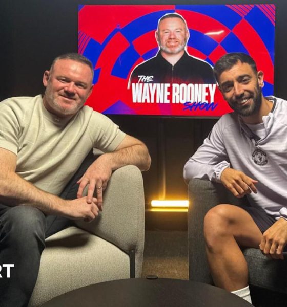 Wayne Rooney and Bruno Fernandes battle for the ball