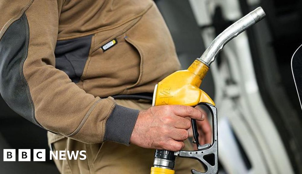 Oil prices fluctuate as status of US-Iran peace talks remains unclear