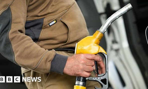 Oil prices fluctuate as status of US-Iran peace talks remains unclear