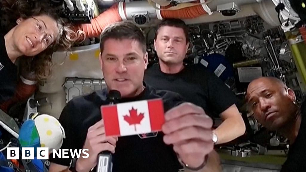 Canada's Mark Carney makes call to Artemis II