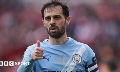 Bernardo Silva gives a thumbs-up sign during the Carabao Cup final