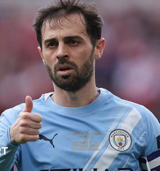 Bernardo Silva gives a thumbs-up sign during the Carabao Cup final