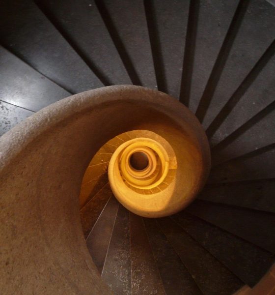 Bitcoin must retake $75,000 or risk annihilation to $10,000, analyst says