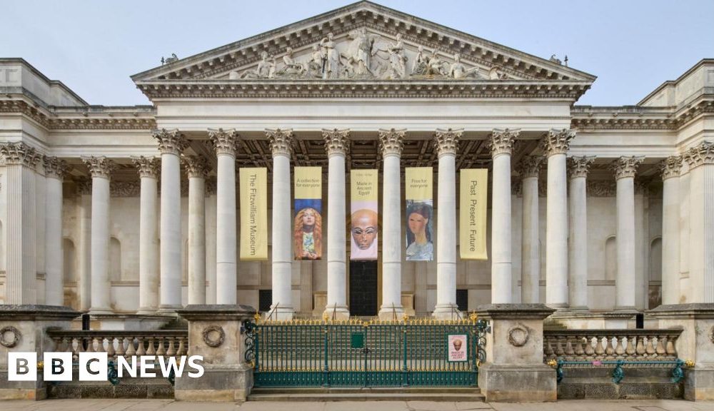 Uni staff strike for cost of living 'weighting'