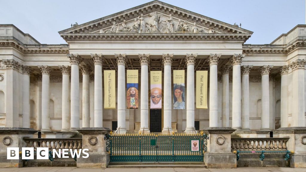 Uni staff strike for cost of living 'weighting'