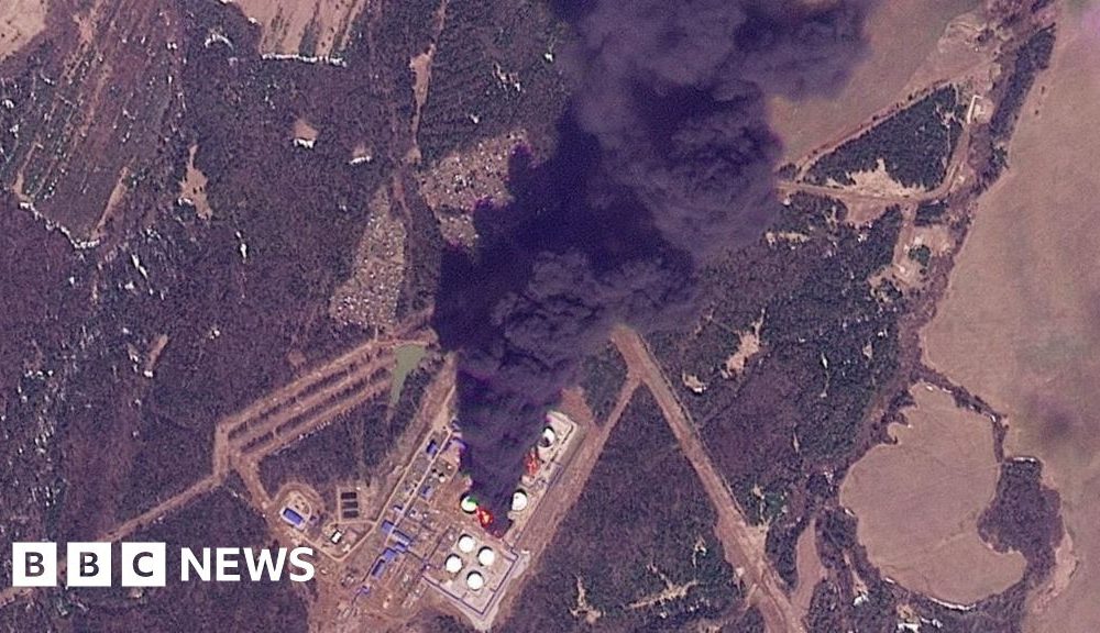 Ukraine expands oil strikes on Russia as Putin proposes brief ceasefire