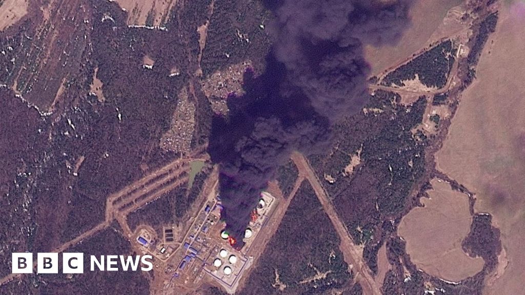 Ukraine expands oil strikes on Russia as Putin proposes brief ceasefire