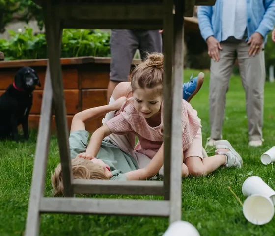 14 Tips For Raising Siblings Who Have A Strong Bond