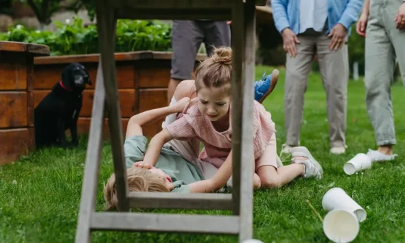 14 Tips For Raising Siblings Who Have A Strong Bond