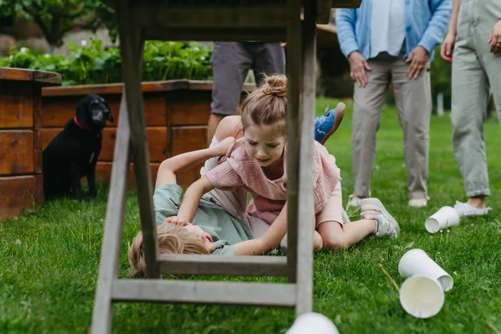 14 Tips For Raising Siblings Who Have A Strong Bond