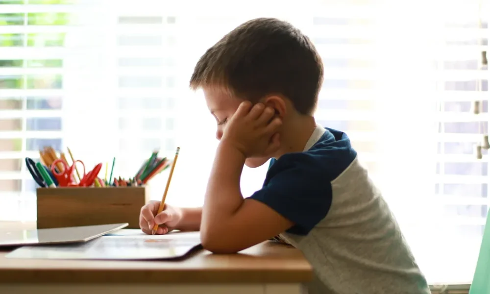 Therapist Explains Why Children Feel Lonely And How To Help Them