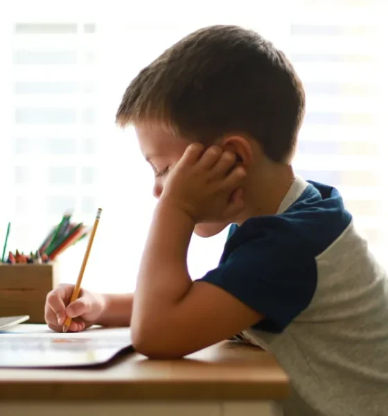 Therapist Explains Why Children Feel Lonely And How To Help Them