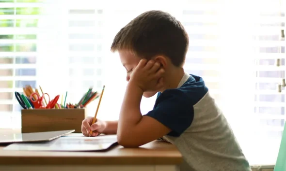 Therapist Explains Why Children Feel Lonely And How To Help Them