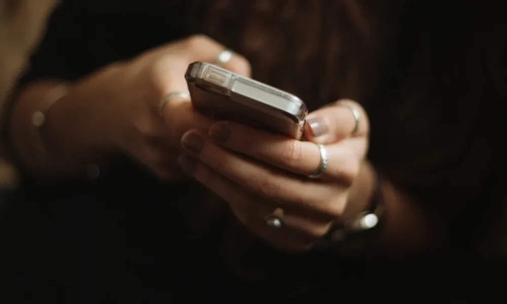 A Two-Week Internet Detox May Reduce Brain Age By 10 years