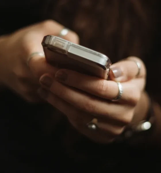 A Two-Week Internet Detox May Reduce Brain Age By 10 years