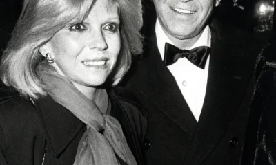 Nancy Sinatra, left, and Frank Sinatra, right, in 1983 at the Kennedy Center.