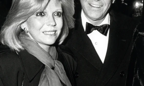 Nancy Sinatra, left, and Frank Sinatra, right, in 1983 at the Kennedy Center.